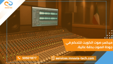 صورة توضح ميكسر صوت احترافي داخل استوديو في الكويت يُستخدم لضبط جودة الصوت وتحسين الأداء في الحفلات والتسجيلات.