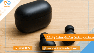 صورة سماعات بلوتوث صغيرة وعملية بتصميم أنيق مناسبة للاستخدام اليومي.